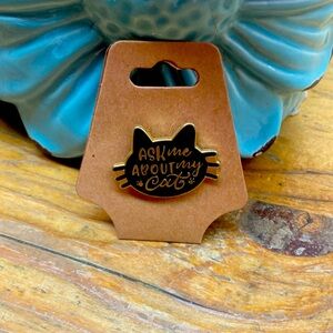 Cute Cat Pin!